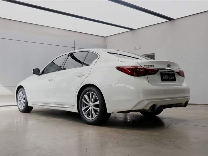 Фото 26 - Infiniti Q50L