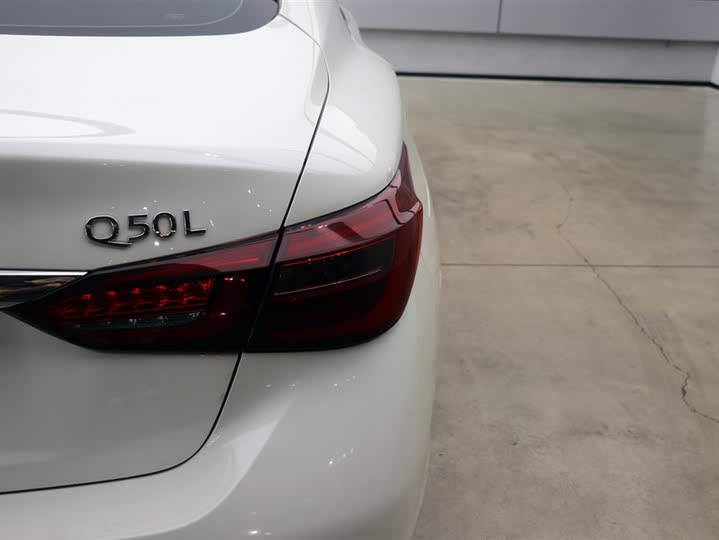 Фото 27 - Infiniti Q50L