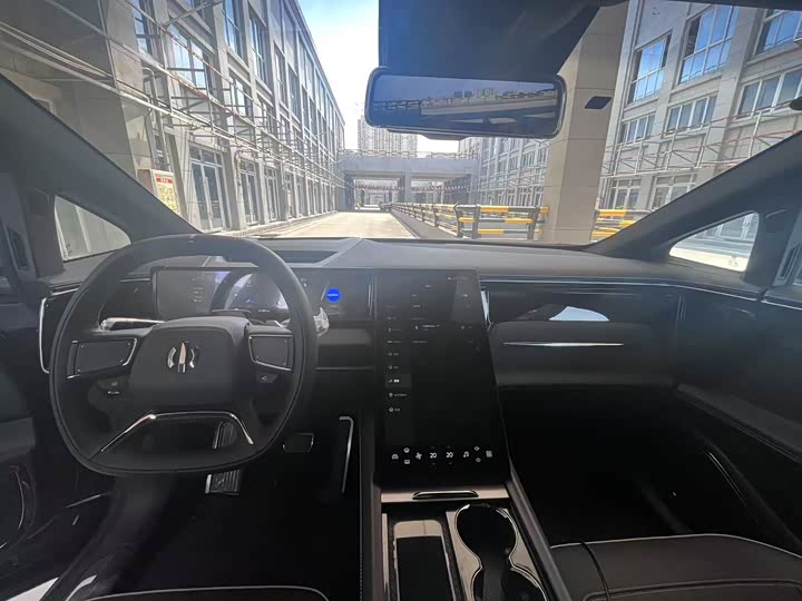 Фото 11 - HiPhi X