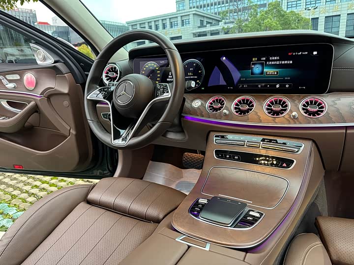 Фото 14 - Mercedes-Benz E-Class