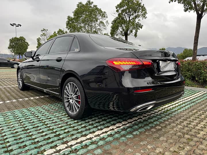 Фото 18 - Mercedes-Benz E-Class