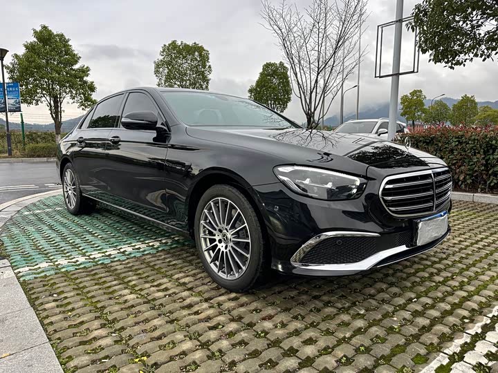 Фото 3 - Mercedes-Benz E-Class