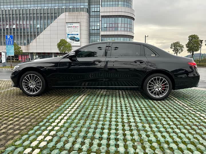 Фото 4 - Mercedes-Benz E-Class