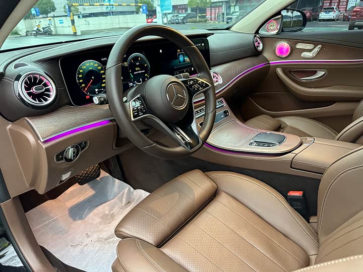 Фото 6 - Mercedes-Benz E-Class