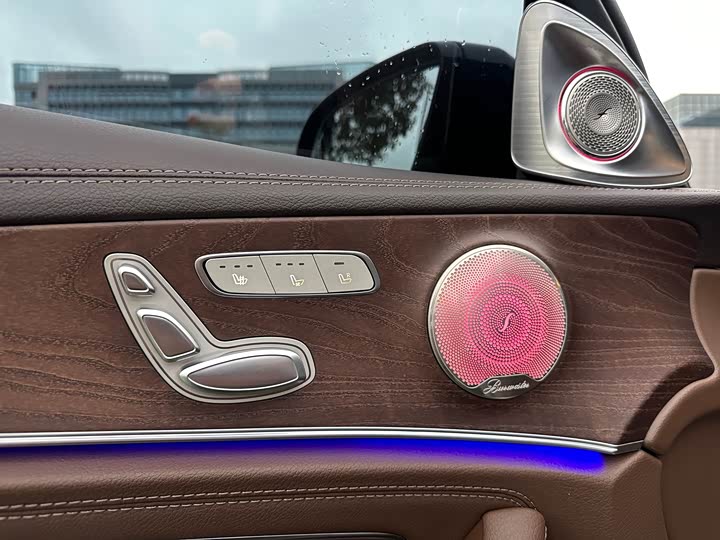 Фото 7 - Mercedes-Benz E-Class