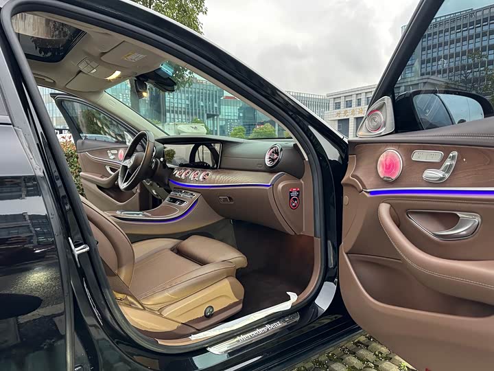 Фото 9 - Mercedes-Benz E-Class