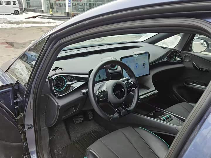 Фото 14 - BYD Dolphin