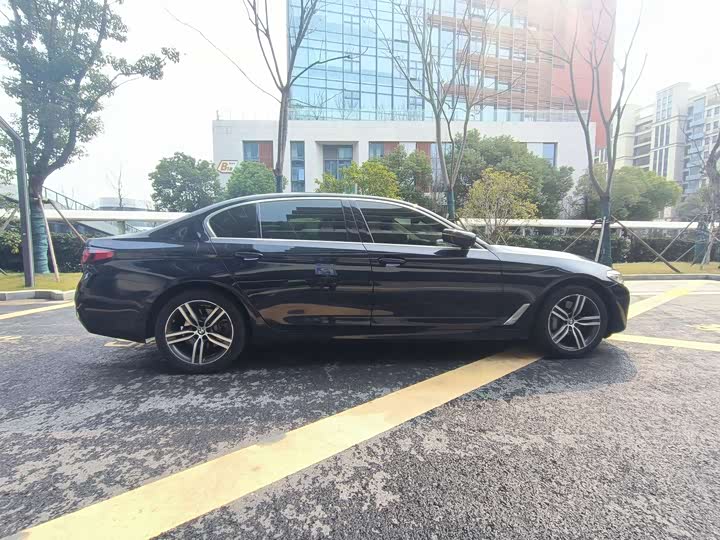 Фото 13 - BMW 5 Series