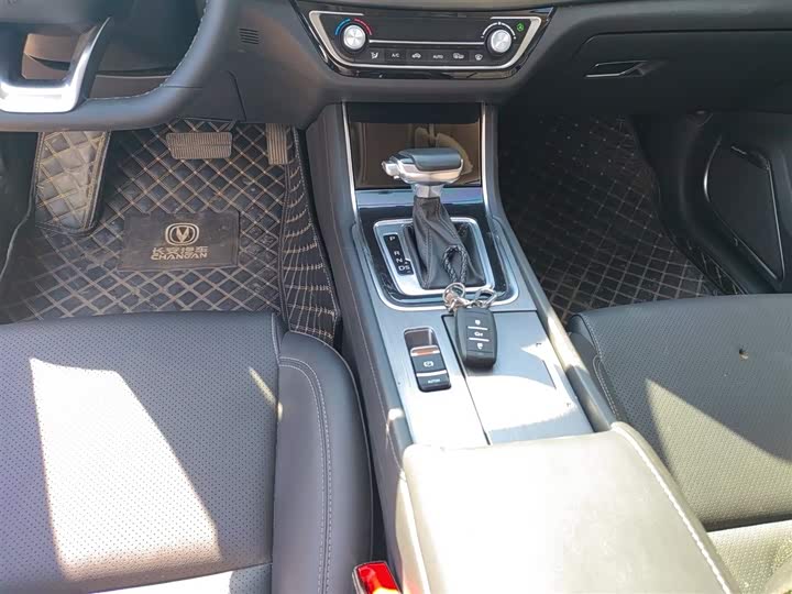 Фото 13 - Changan Raeton CC