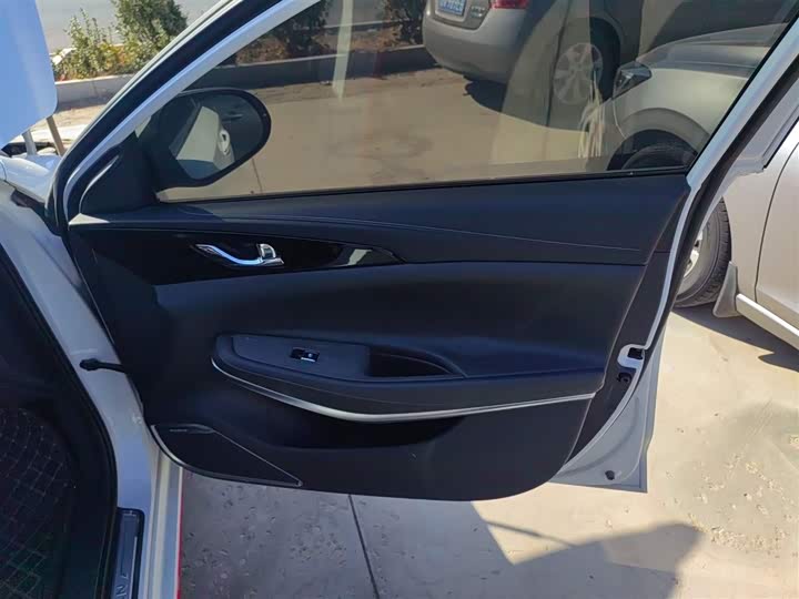 Фото 24 - Changan Raeton CC