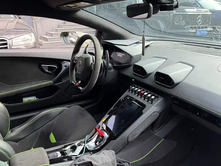 Фото 13 - Lamborghini Huracán