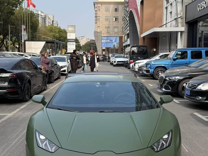 Фото 2 - Lamborghini Huracán