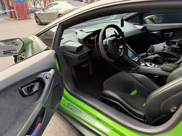 Фото 8 - Lamborghini Huracán