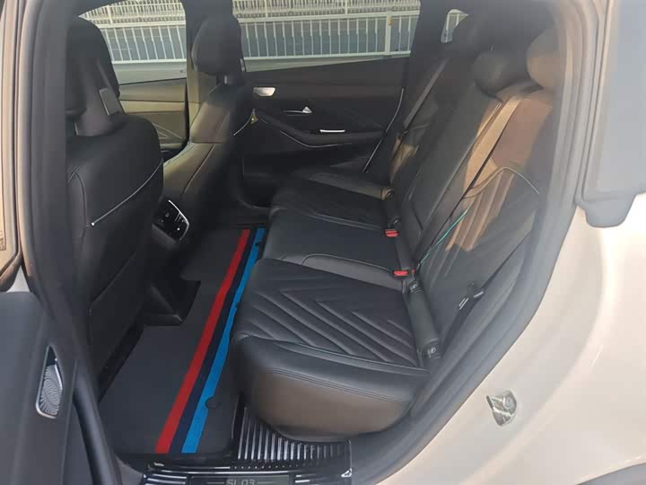 Фото 10 - Changan Deepal SL03