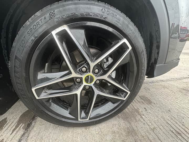 Фото 12 - Roewe RX5