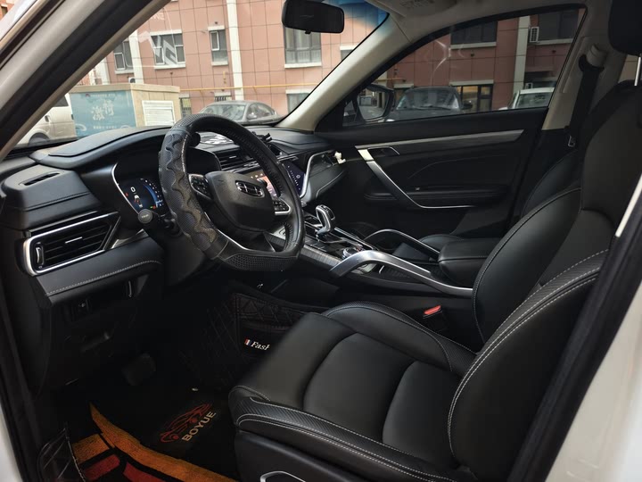 Фото 4 - Geely Atlas