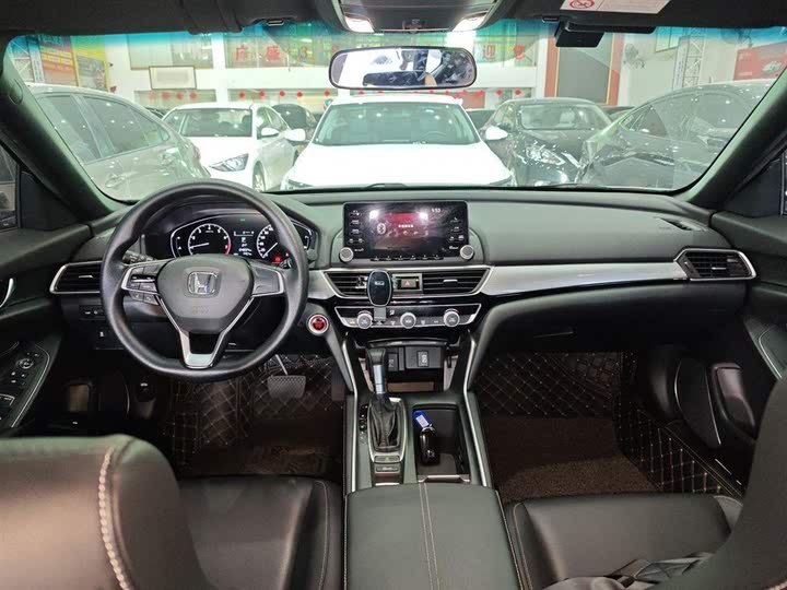 Фото 10 - Honda Inspire