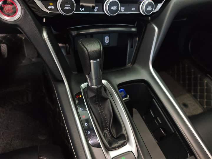 Фото 14 - Honda Inspire