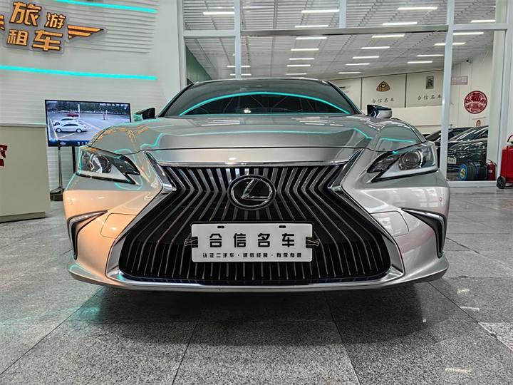 Фото 2 - Lexus ES