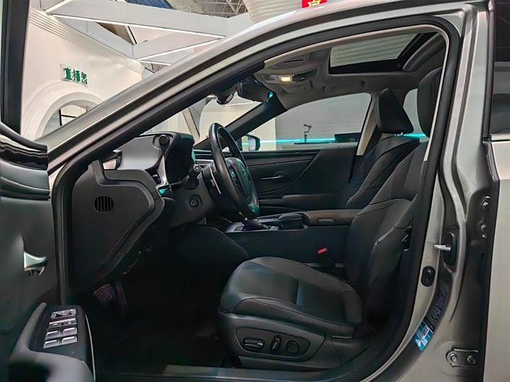 Фото 5 - Lexus ES