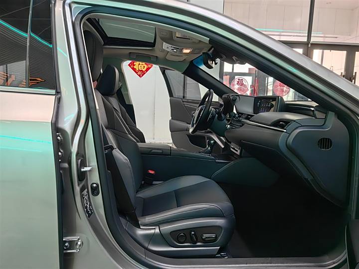 Фото 6 - Lexus ES