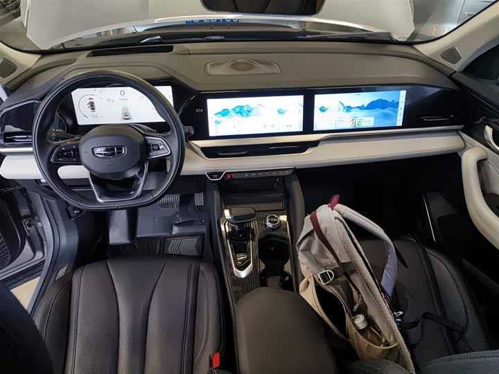 Фото 10 - Geely Monjaro