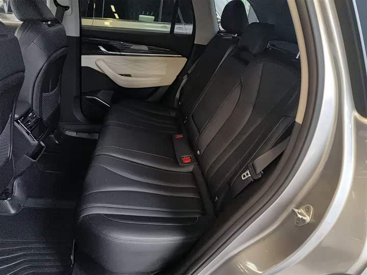 Фото 17 - Geely Monjaro