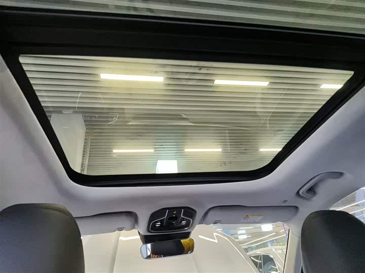 Фото 18 - Geely Monjaro