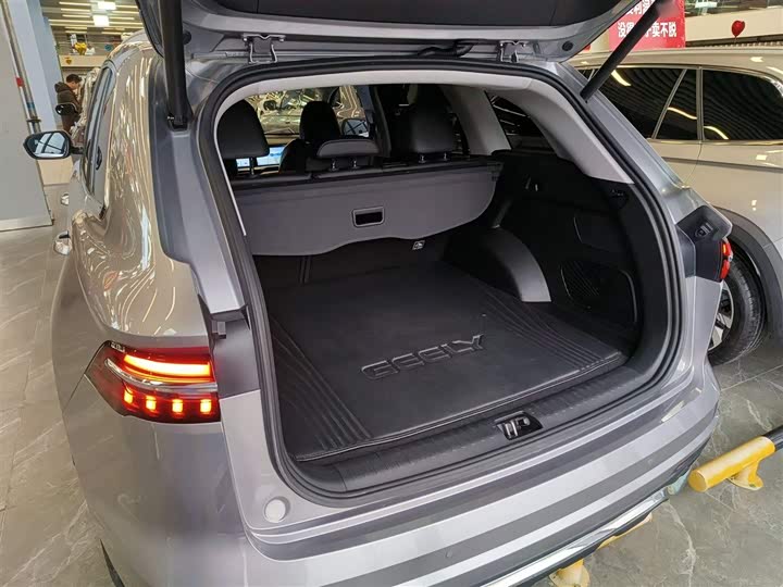 Фото 19 - Geely Monjaro