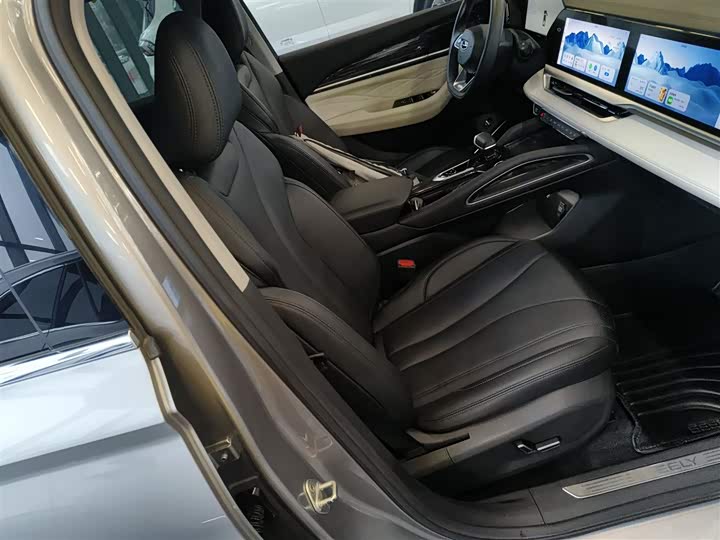 Фото 25 - Geely Monjaro