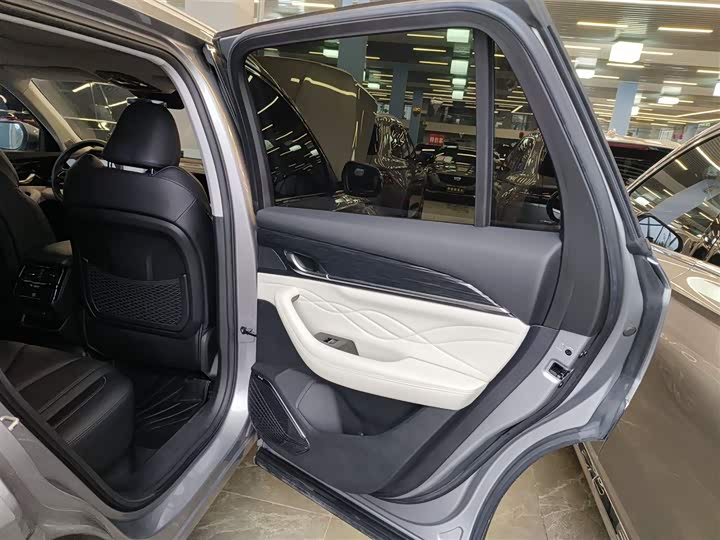 Фото 27 - Geely Monjaro