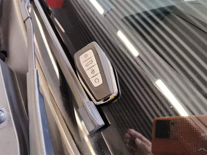 Фото 9 - Geely Monjaro