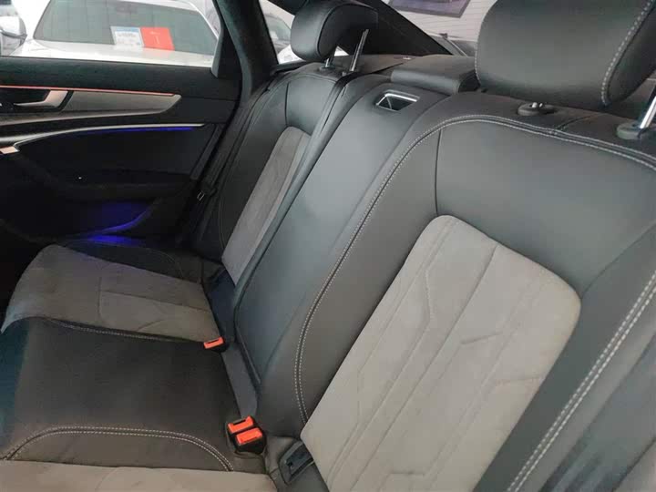 Фото 12 - Audi A6L