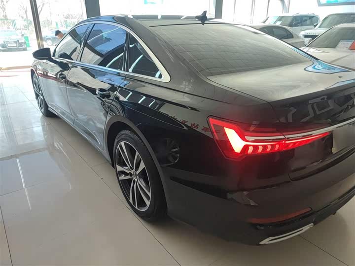 Фото 9 - Audi A6L