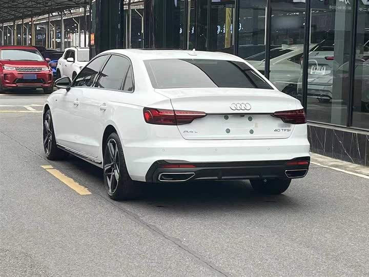 Фото 12 - Audi A4L