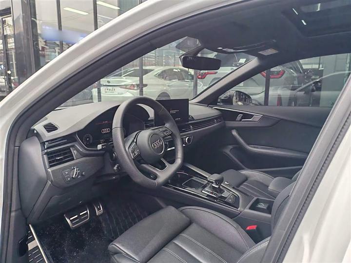 Фото 20 - Audi A4L