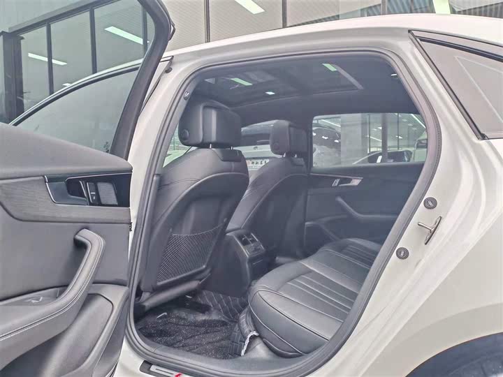 Фото 21 - Audi A4L