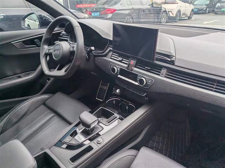 Фото 23 - Audi A4L