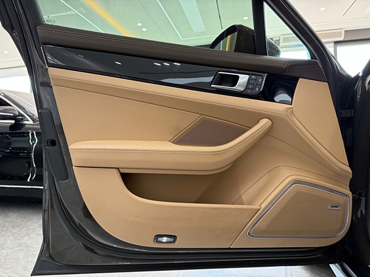 Фото 3 - Porsche Panamera