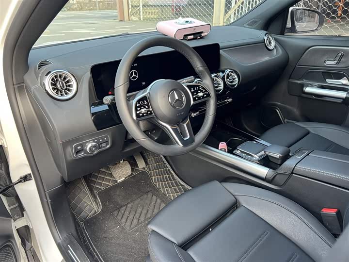 Фото 10 - Mercedes-Benz GLA-Class