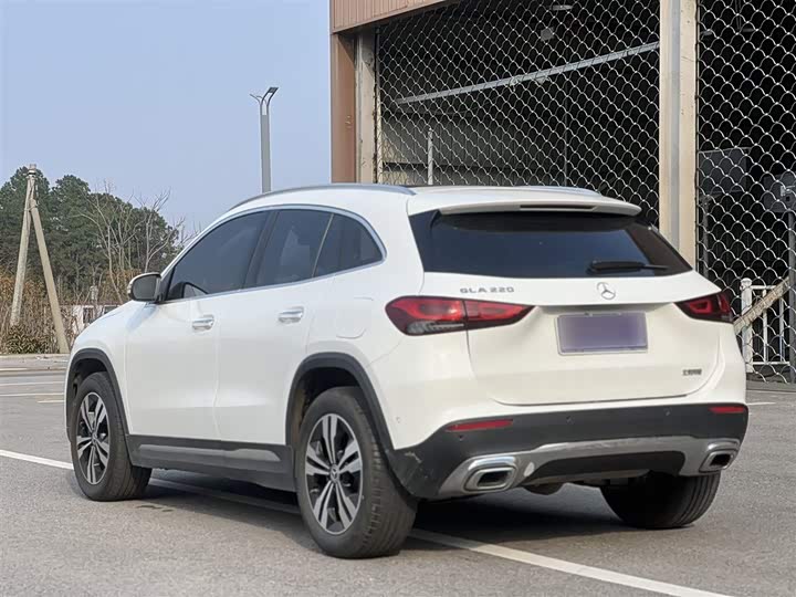 Фото 4 - Mercedes-Benz GLA-Class