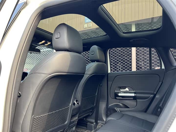 Фото 9 - Mercedes-Benz GLA-Class