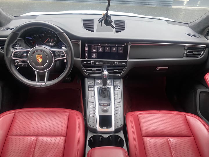 Фото 14 - Porsche Macan