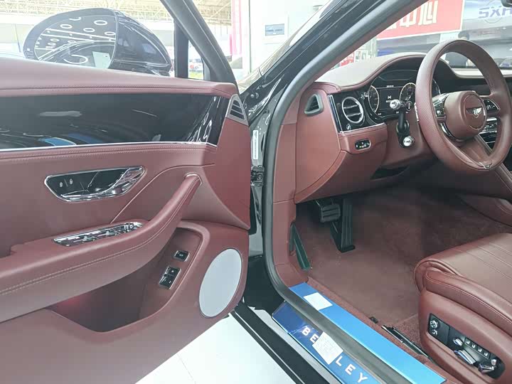 Фото 10 - Bentley Flying Spur