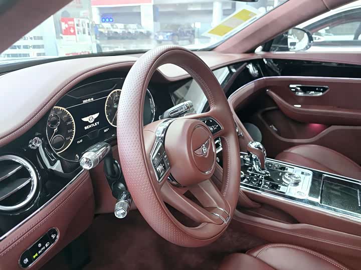 Фото 14 - Bentley Flying Spur