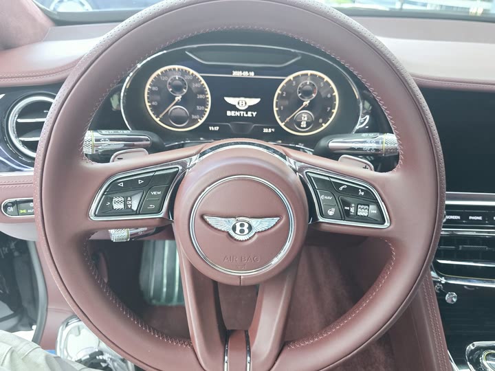 Фото 15 - Bentley Flying Spur