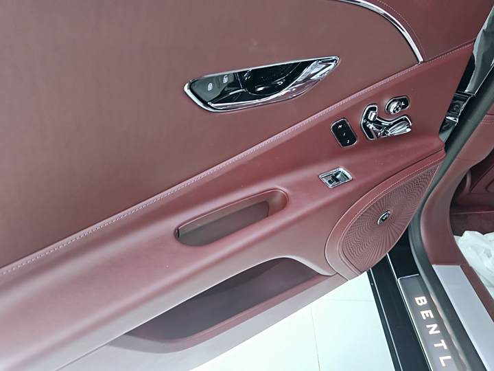 Фото 22 - Bentley Flying Spur