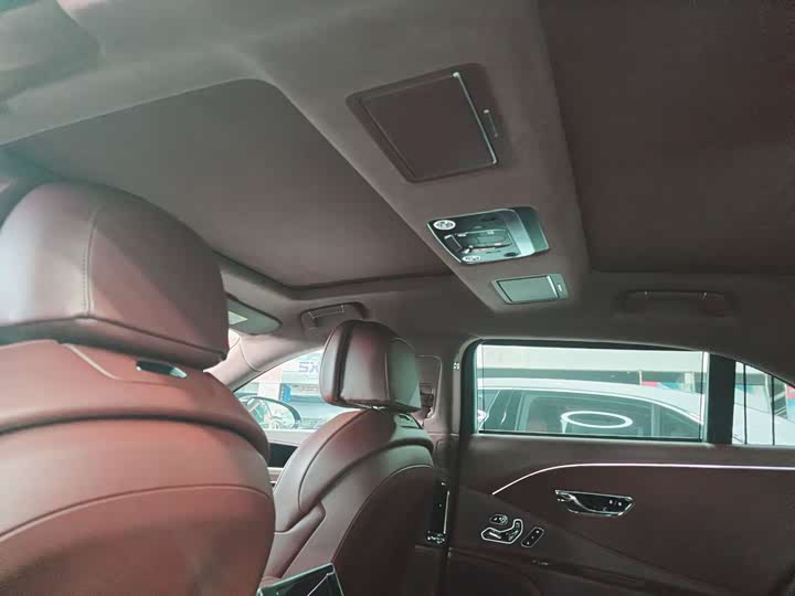 Фото 25 - Bentley Flying Spur