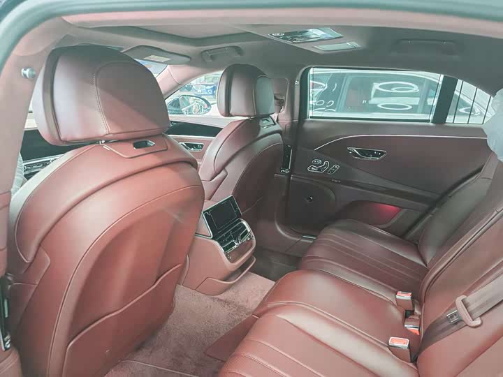 Фото 26 - Bentley Flying Spur