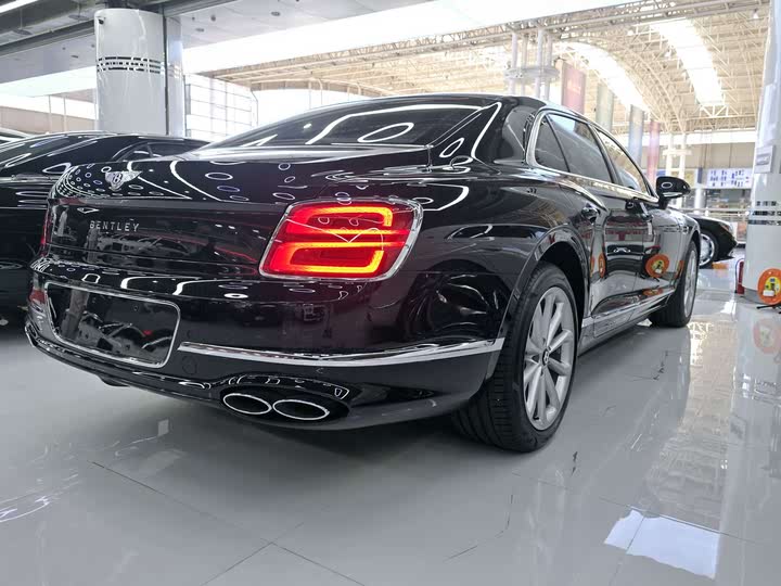 Фото 9 - Bentley Flying Spur